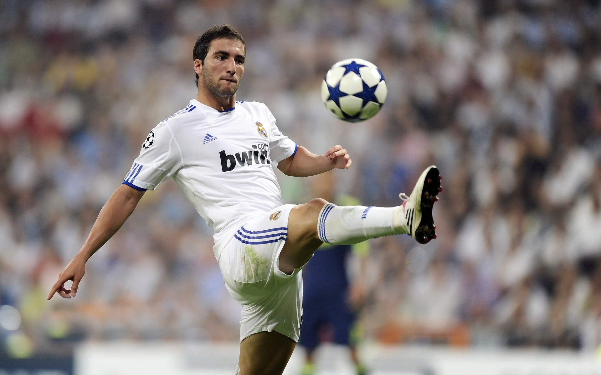 俱乐部尝试线上球迷互动会提升远程粉丝参与感,足球线上活动