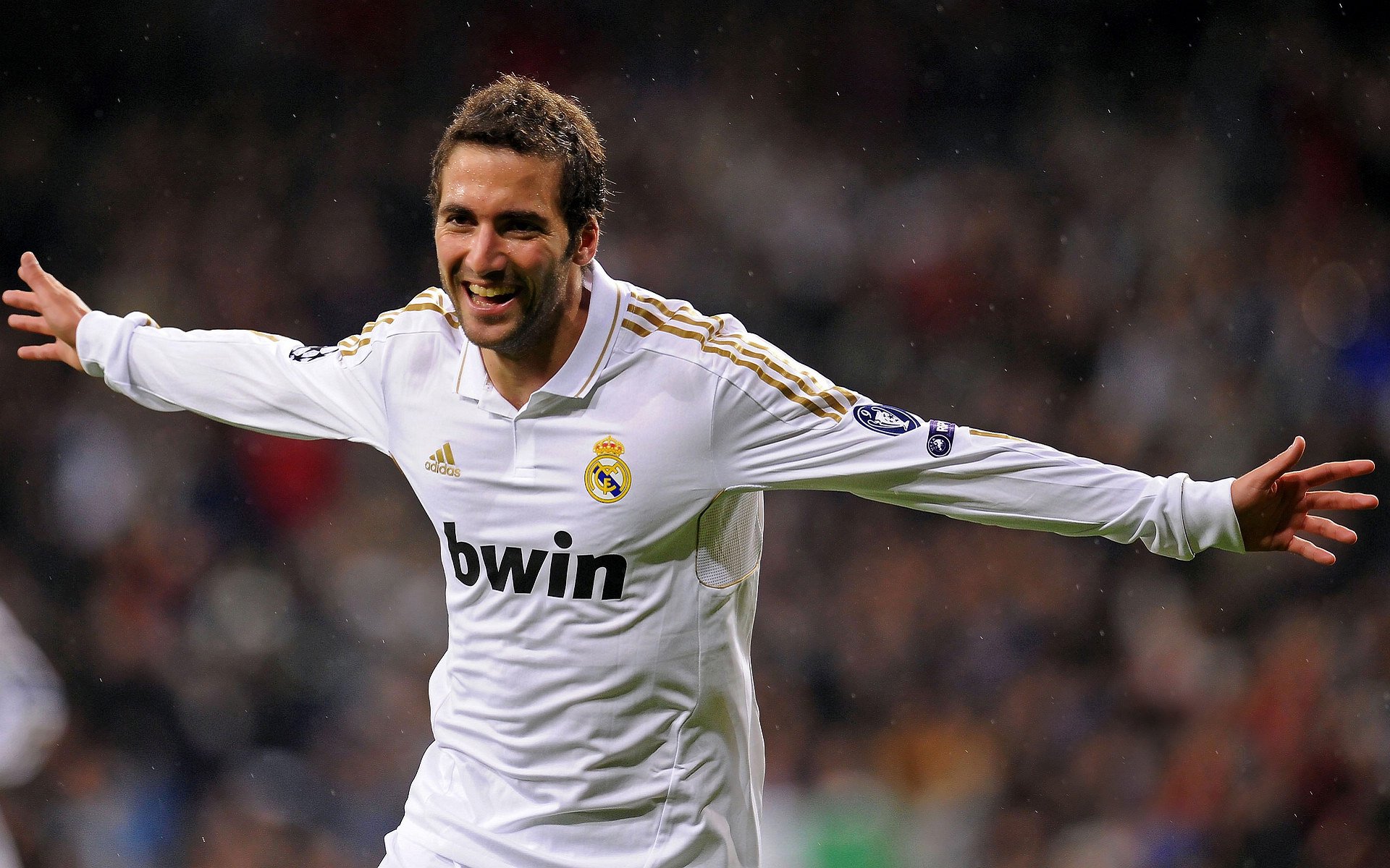 瓜帅爆改20岁新星！1米93踢边后卫如今有望冲击三狮主力