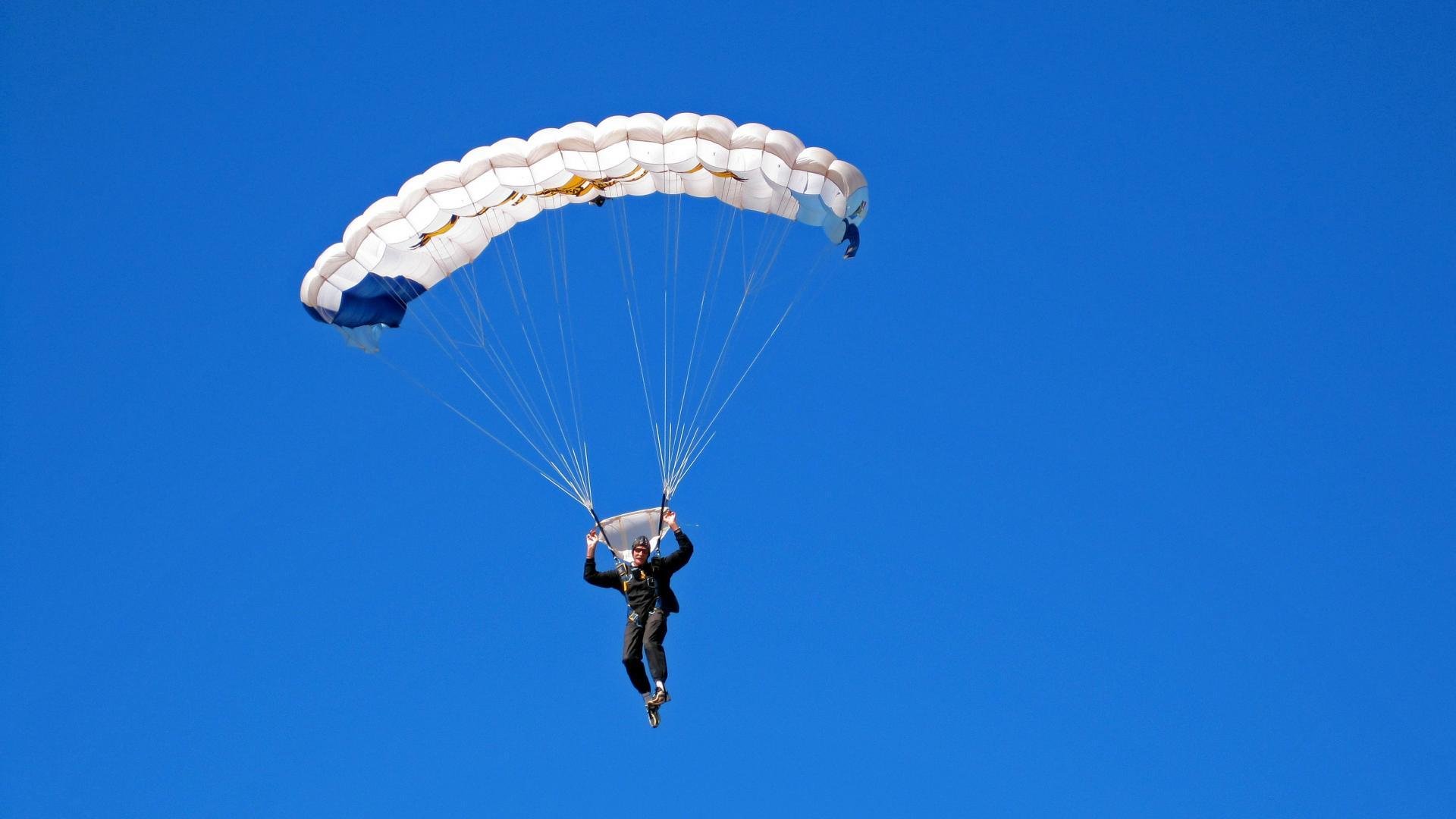 赛事中引入低碳环保物料，践行绿色赛事理念，绿色环保创意大赛