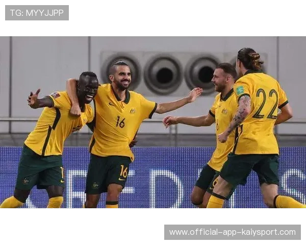 曼联防线频繁失误，英媒建议直接换掉整条后防