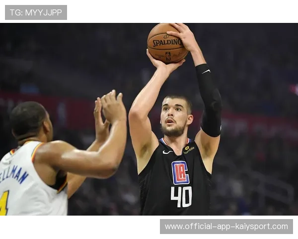 洛杉矶快船对阵洛杉矶湖人：伊维察·祖巴茨19篮板统治，内线被打穿